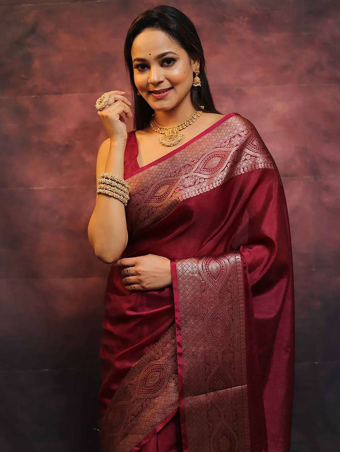 women solid with bordered saree with blouse - 22565897 -  Standard Image - 5