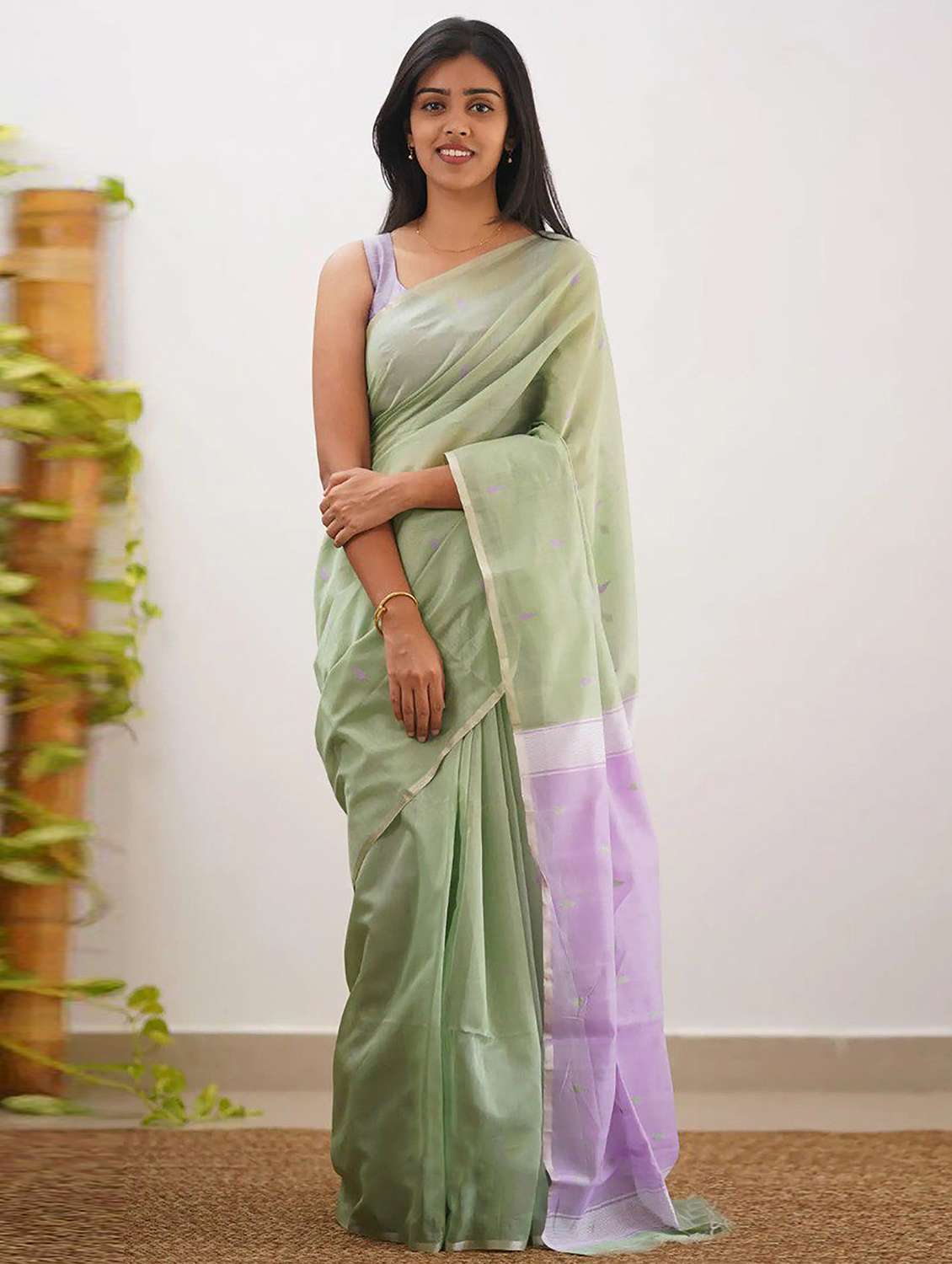 women self design handloom saree with blouse - 22566035 -  Standard Image - 3