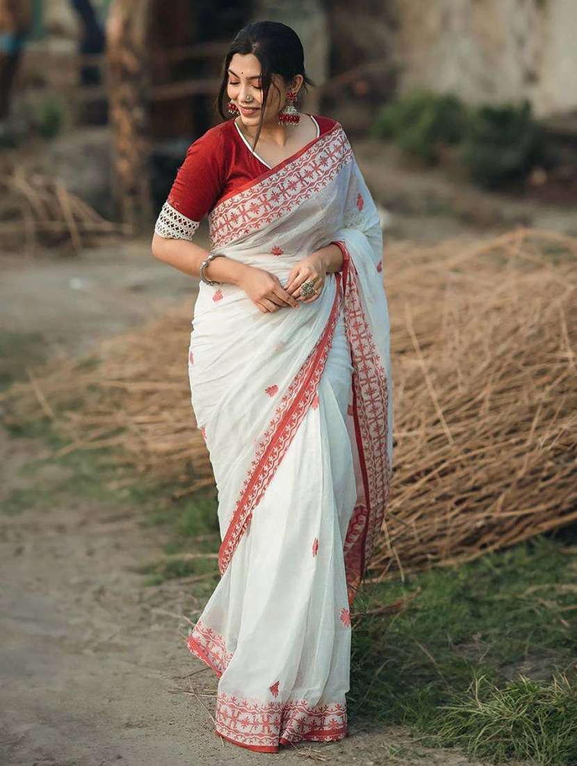 women self design handloom saree with blouse
