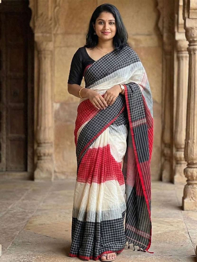 women checkered handloom saree with blouse