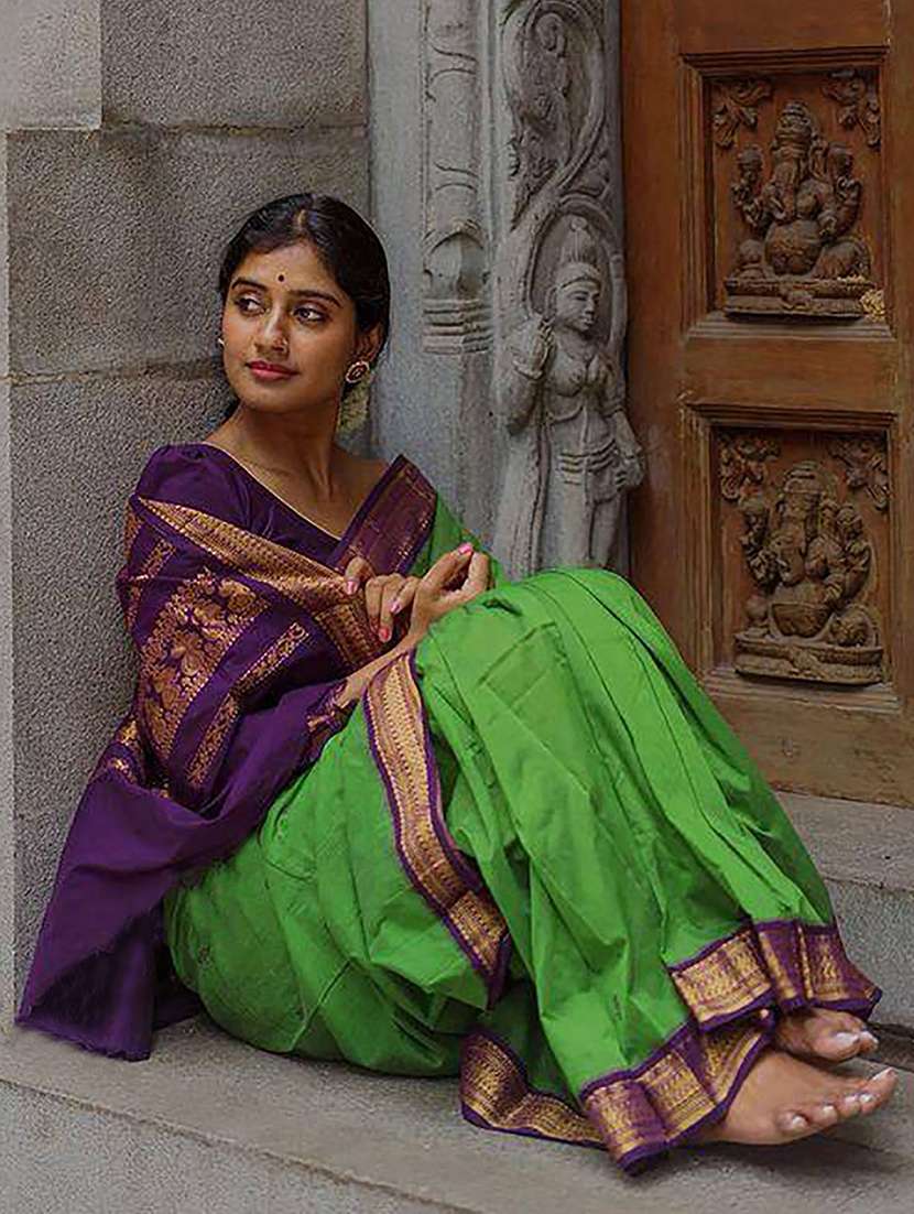 women solid with bordered saree with blouse - 22566325 -  Standard Image - 3