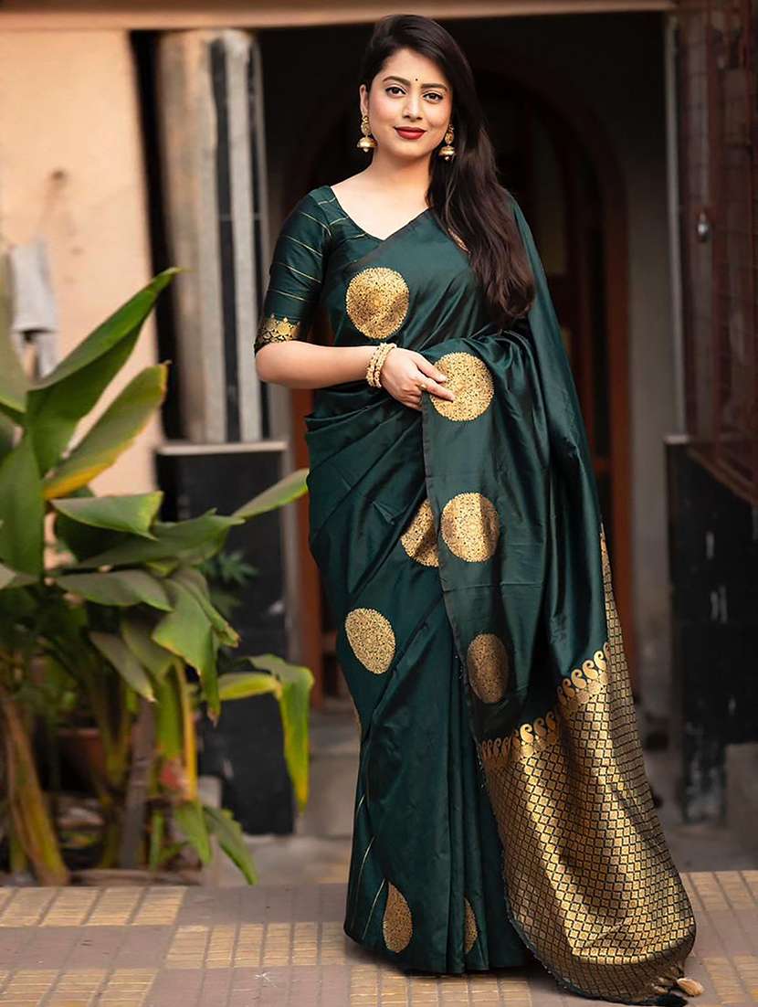 women self design banarasi saree with blouse