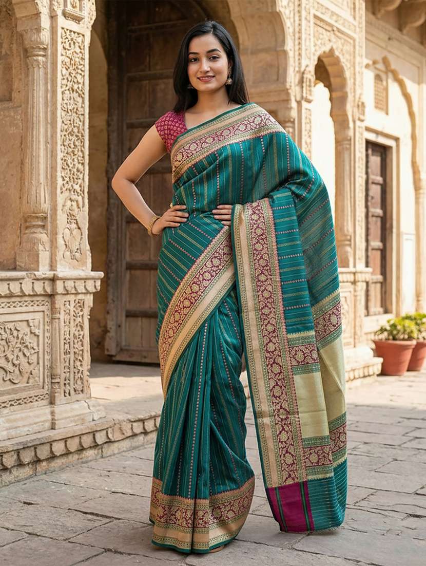 women self design bordered saree with blouse