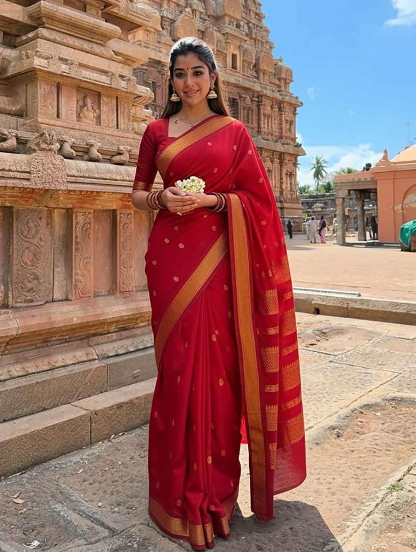 women self design bordered saree with blouse