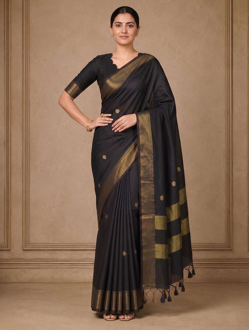 women self design bordered saree with blouse
