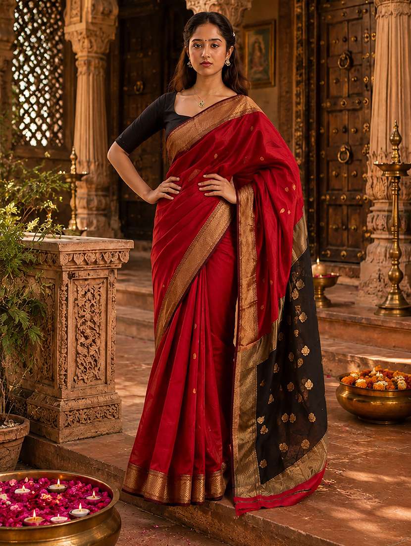 women self design bordered saree with blouse