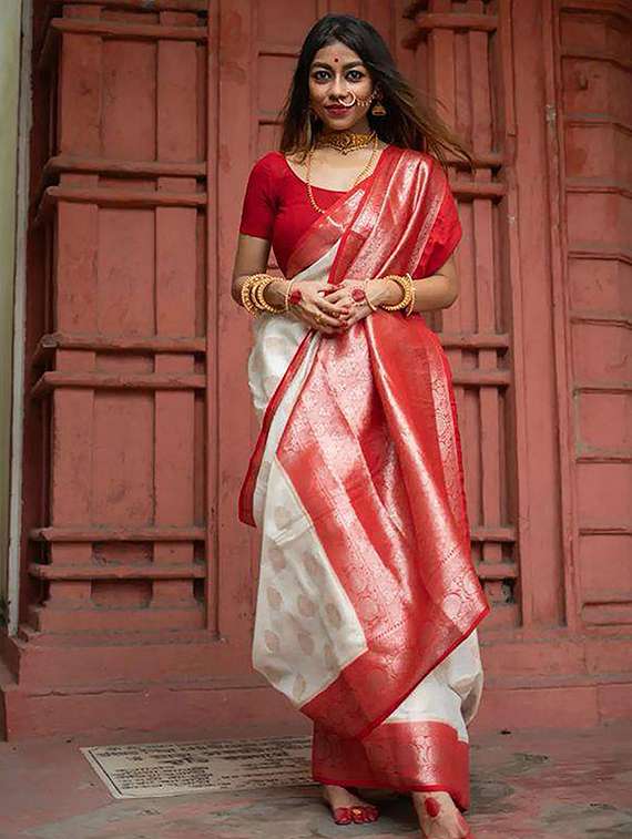 women self design banarasi saree with blouse