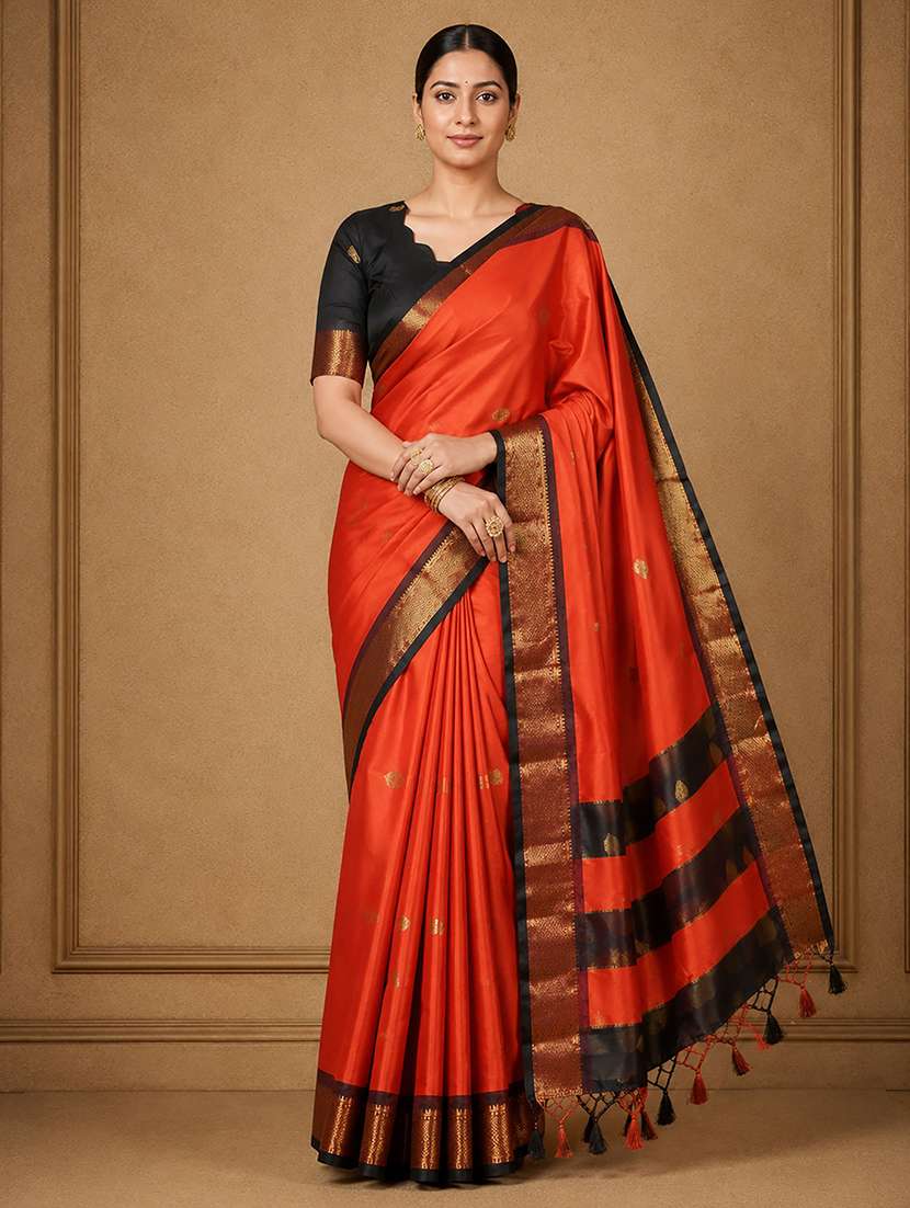 women self design bordered saree with blouse