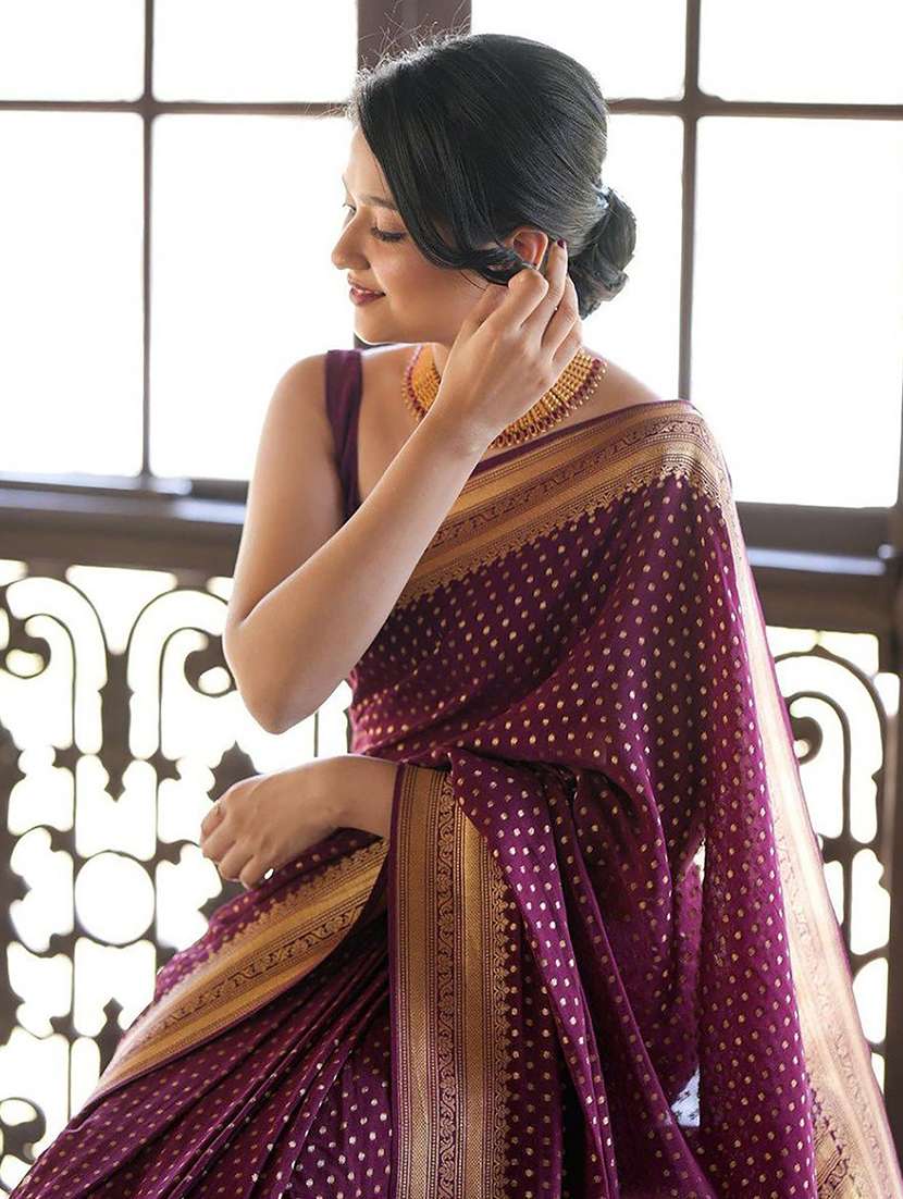 women self design banarasi saree with blouse - 22566826 -  Standard Image - 5