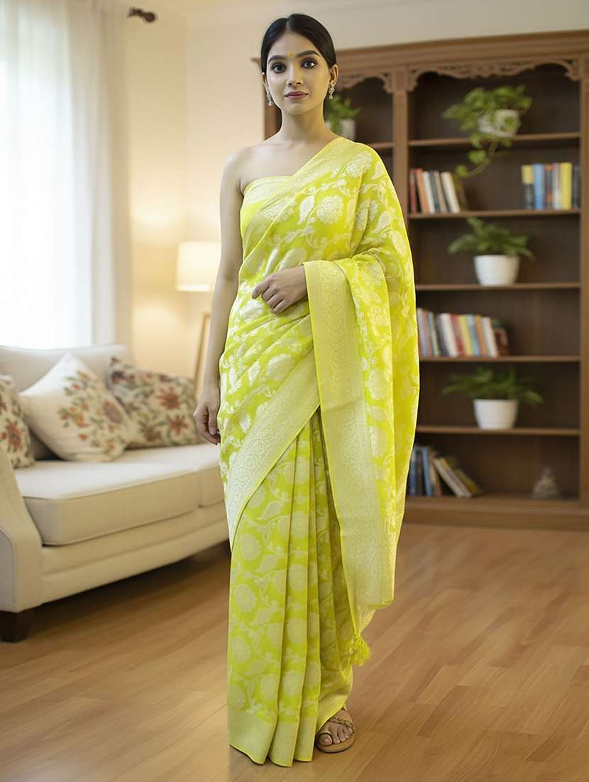 women self design banarasi saree with blouse