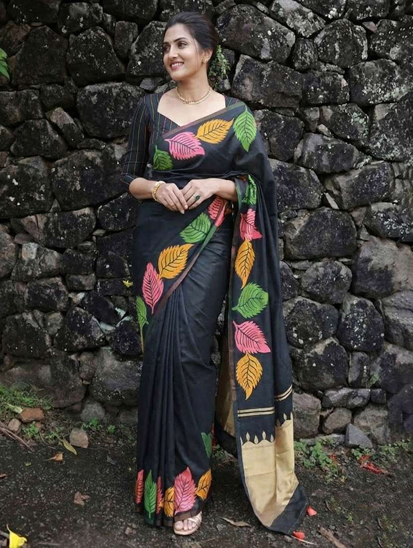 women solid with bordered saree with blouse