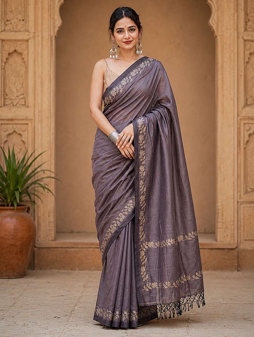 women solid with bordered saree with blouse