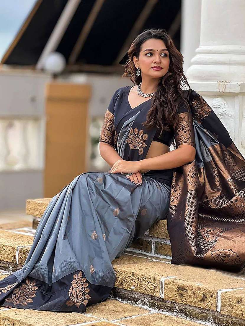 women self design banarasi saree with blouse - 22567059 -  Standard Image - 3