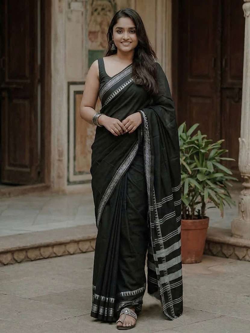 women solid with bordered handloom saree with blouse