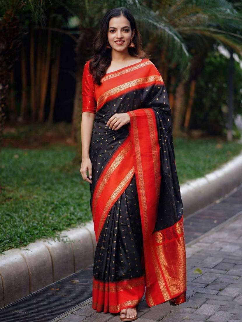 women self design banarasi saree