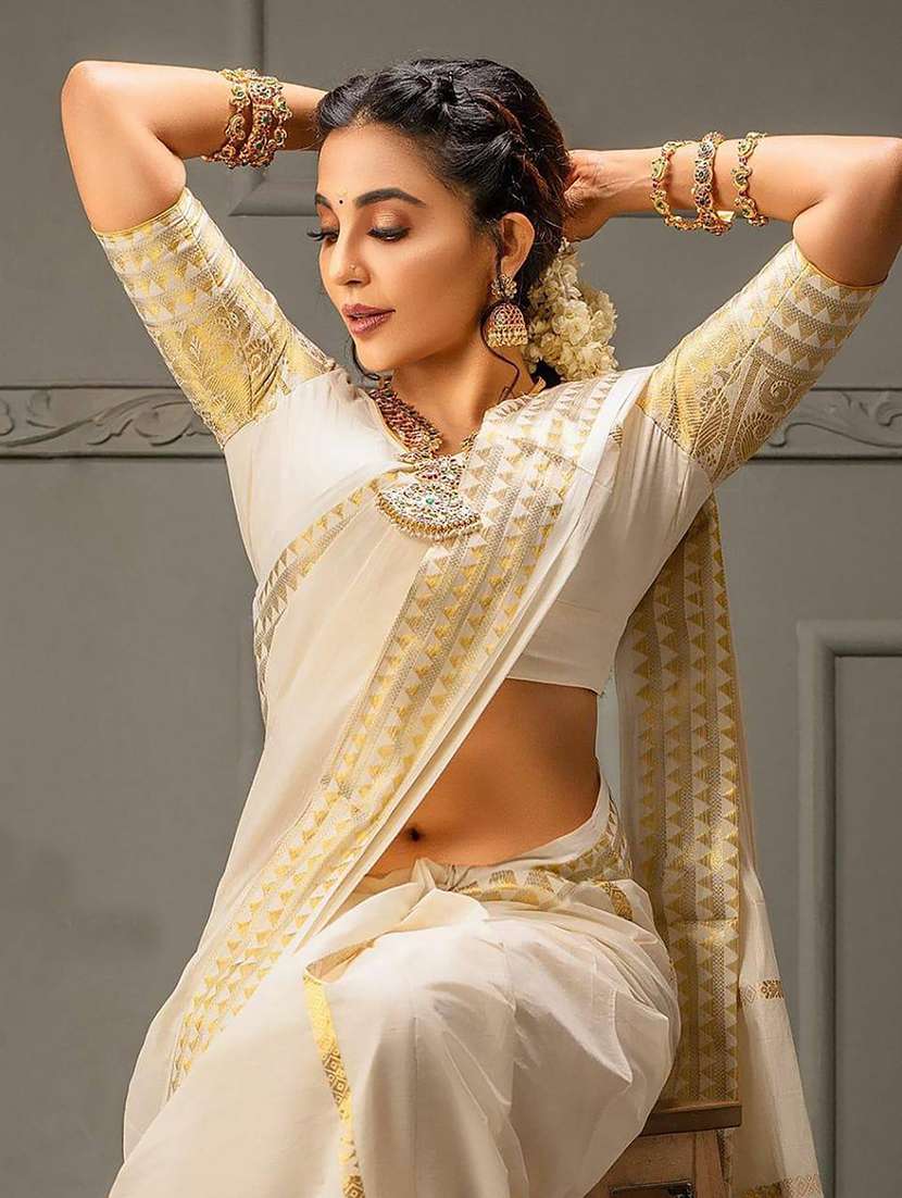 women self design kasavu saree with blouse - 22567144 -  Standard Image - 5