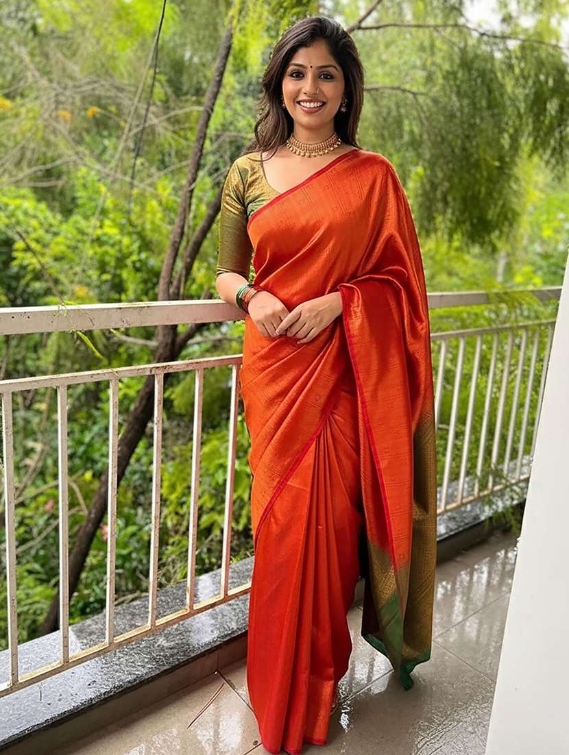 women self design banarasi saree with blouse
