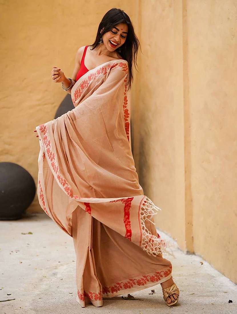 women solid with bordered saree with blouse - 22567245 -  Standard Image - 3