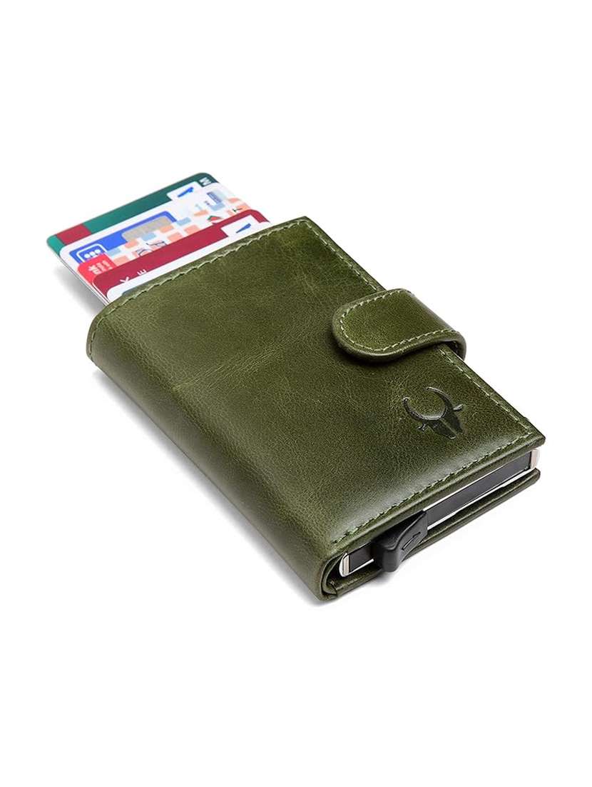 green leather wallet and card holder - 22567713 -  Standard Image - 3