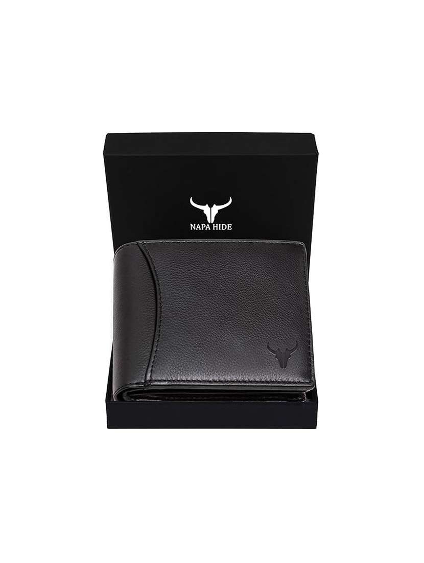 bi-fold black leather wallet with card slots - 22567728 -  Standard Image - 5