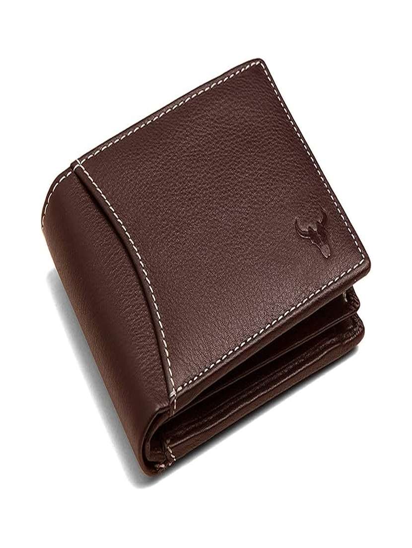  bi-fold wallet with multiple slots