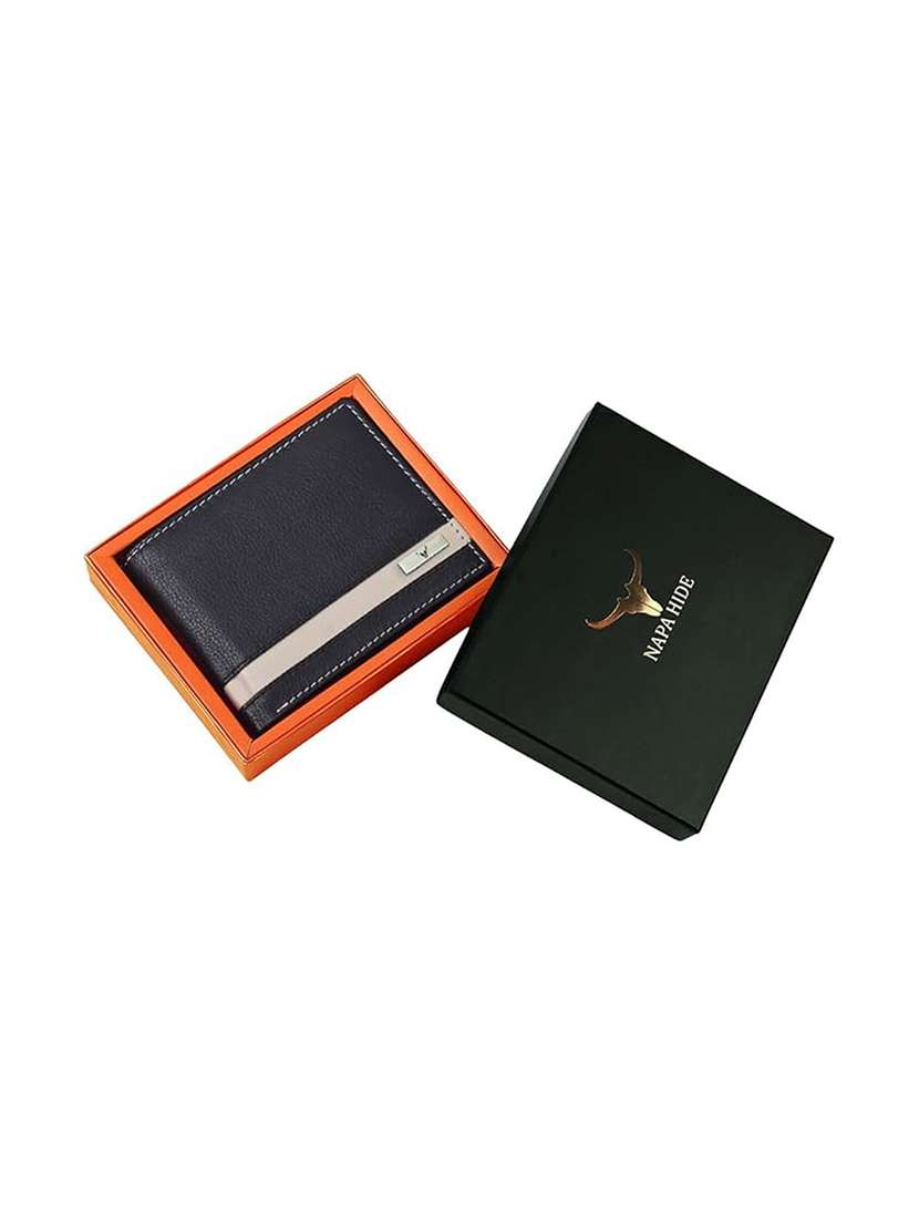 black leather bi-fold wallet with card slots - 22567769 -  Standard Image - 5
