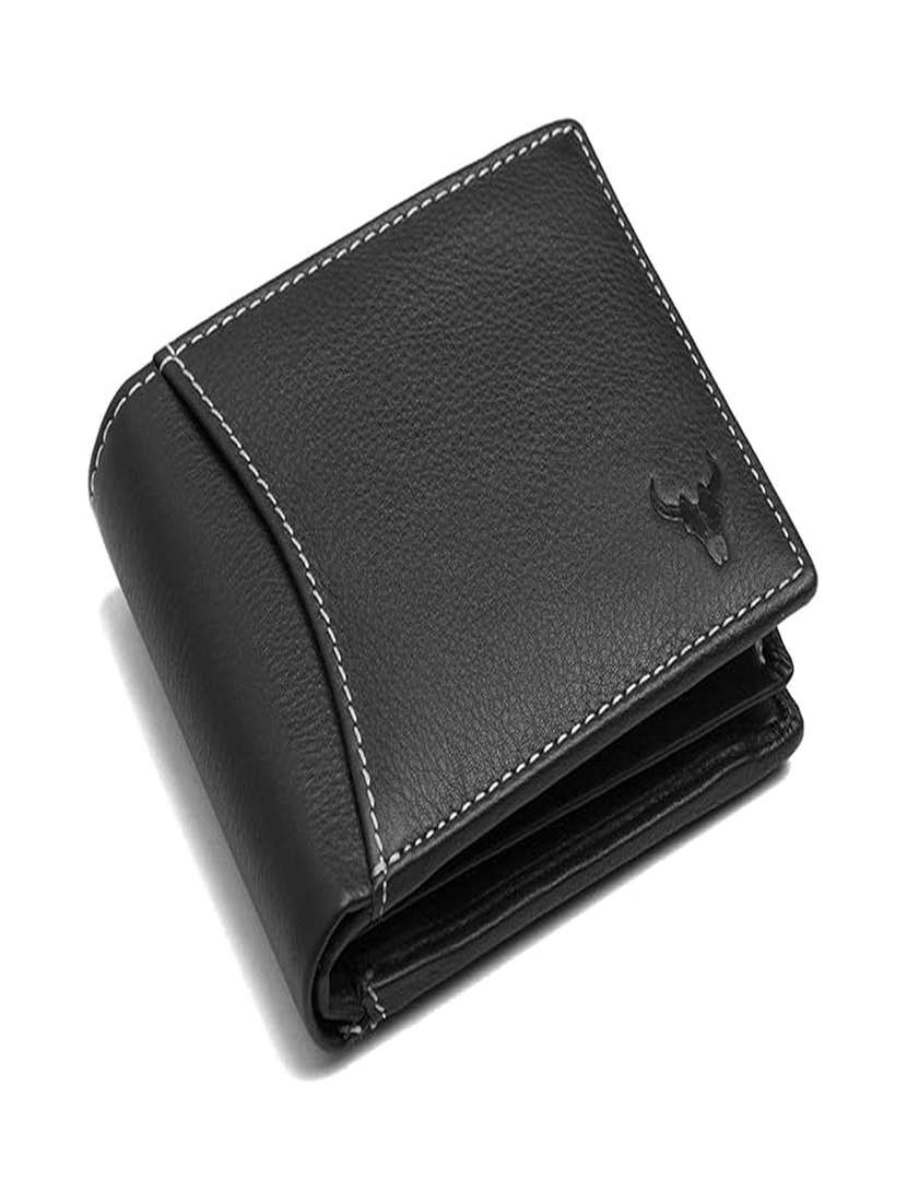 bi-fold black leather wallet with zip closure