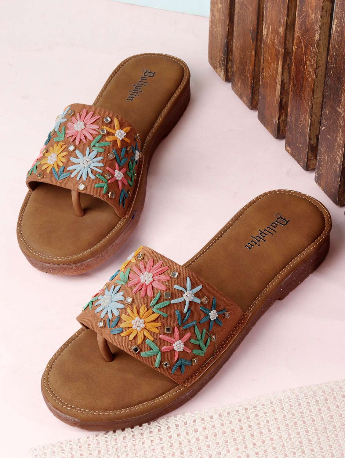 women embroidered toe separator flats