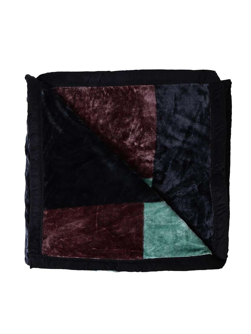 multi coloured printed winter blanket - 22568021 -  Standard Image - 3