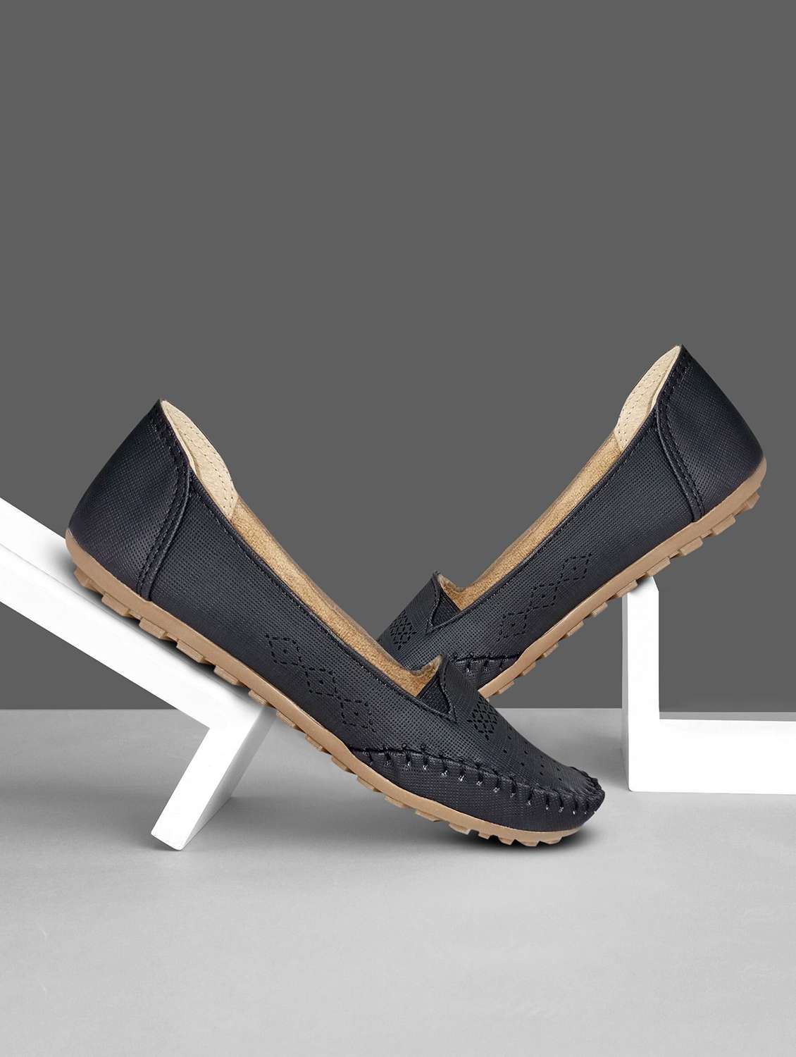 women cutwork detailed slip on ballerina