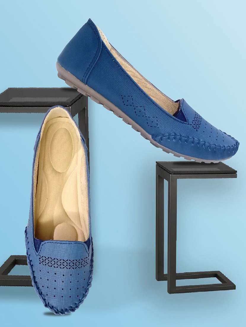 women cutwork slip on ballerina