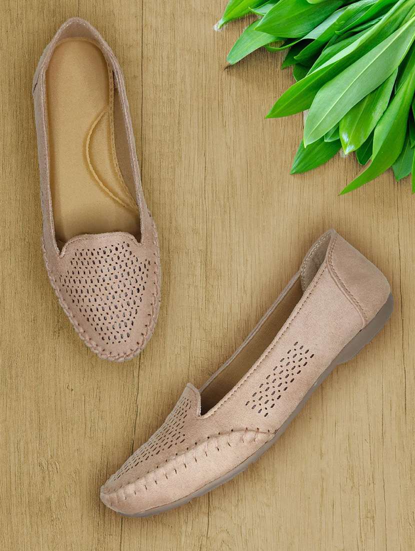 women cutwork slip on ballerina
