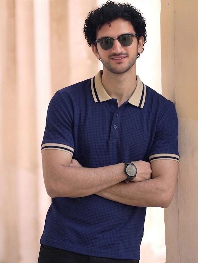 men textured short sleeves polo t-shirt