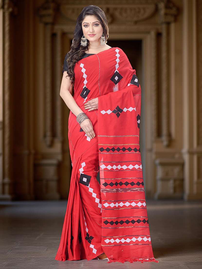 women self design handloom saree with blouse