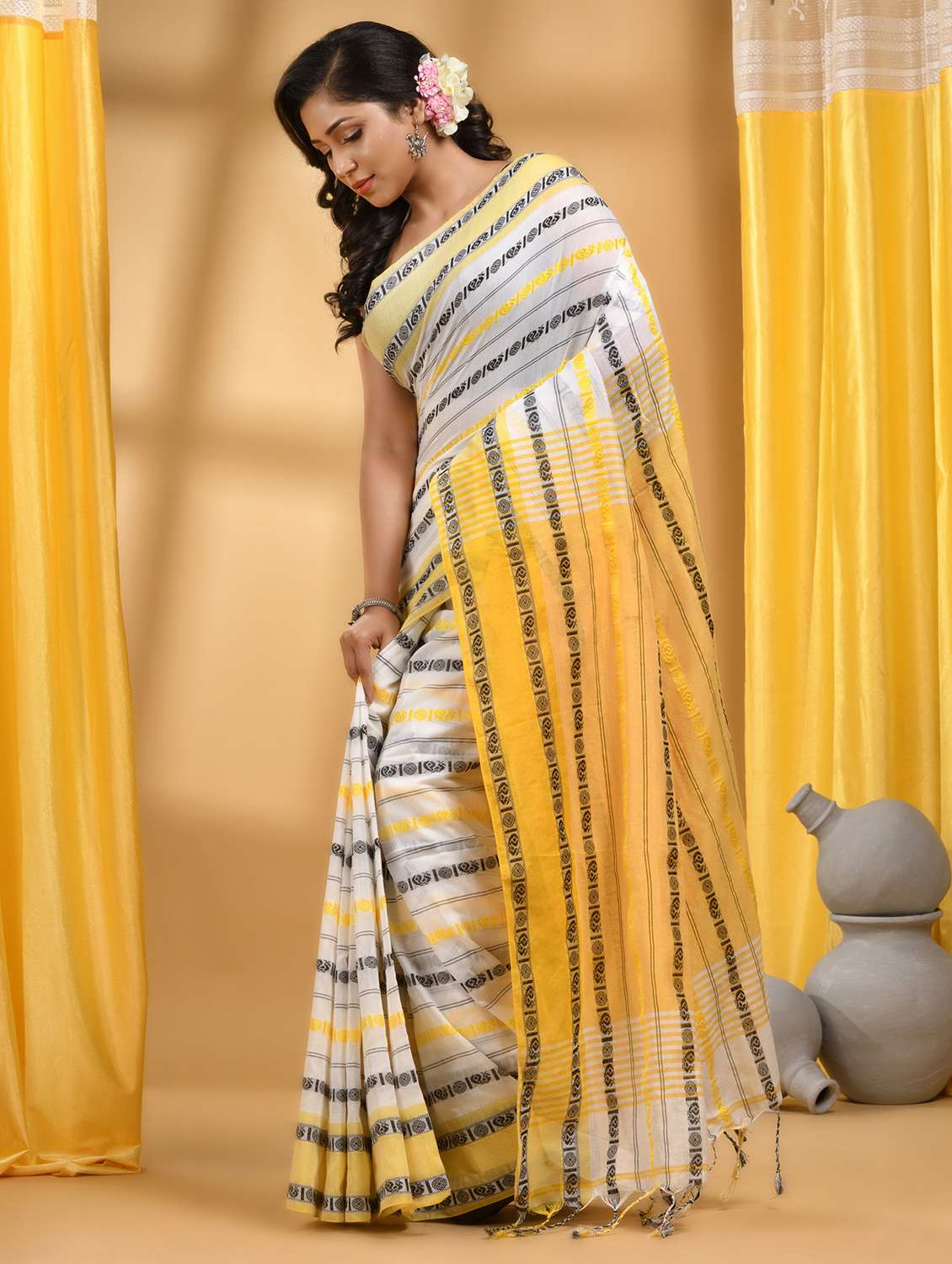 women self design handloom saree with blouse - 22569285 -  Standard Image - 3