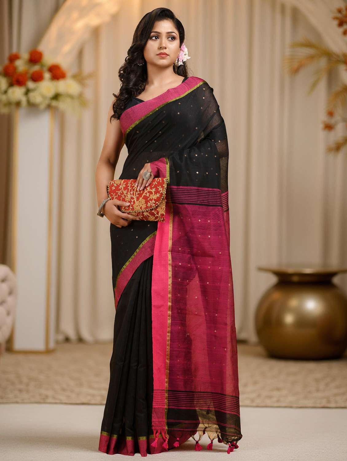 women self design handloom saree with blouse