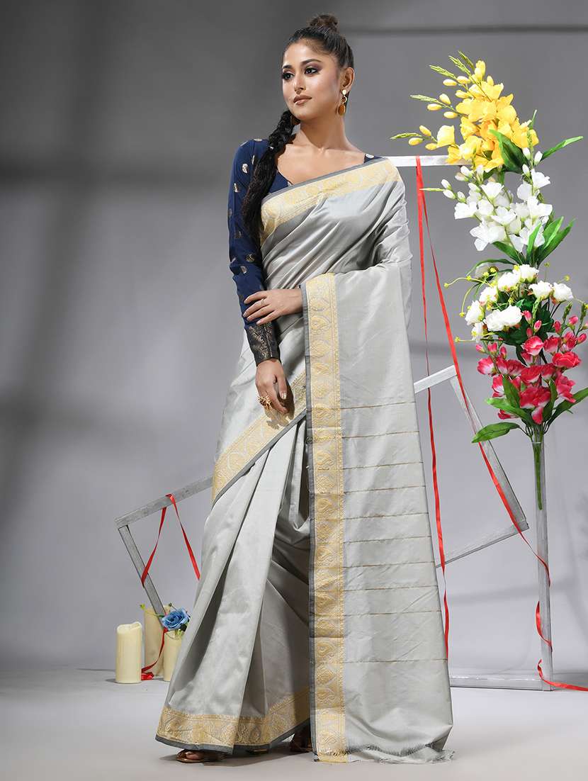 women solid with bordered saree with blouse