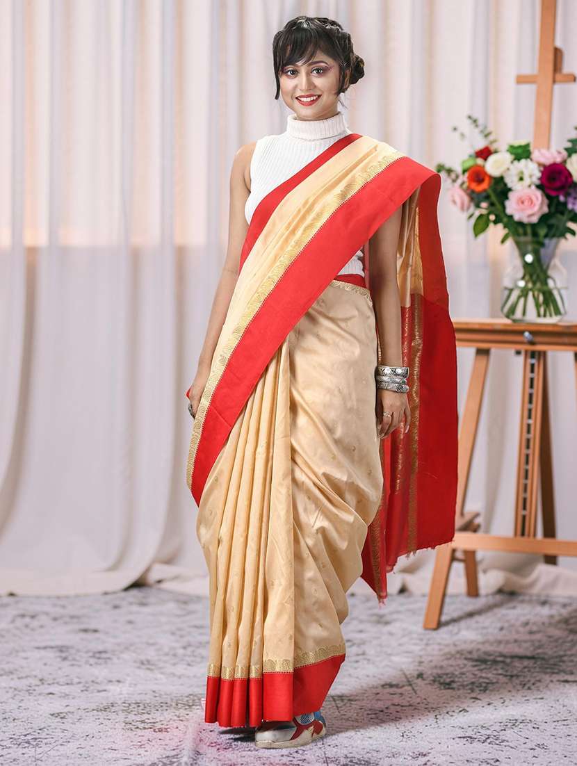 women self design bordered saree with blouse