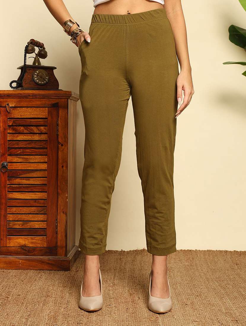 women solid mid rise tapered  pant
