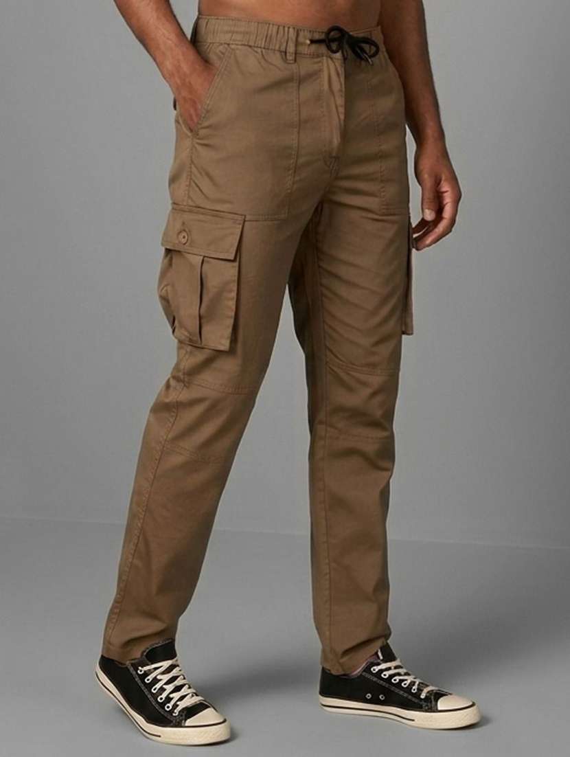 men solid mid rise regular fit cargo pant