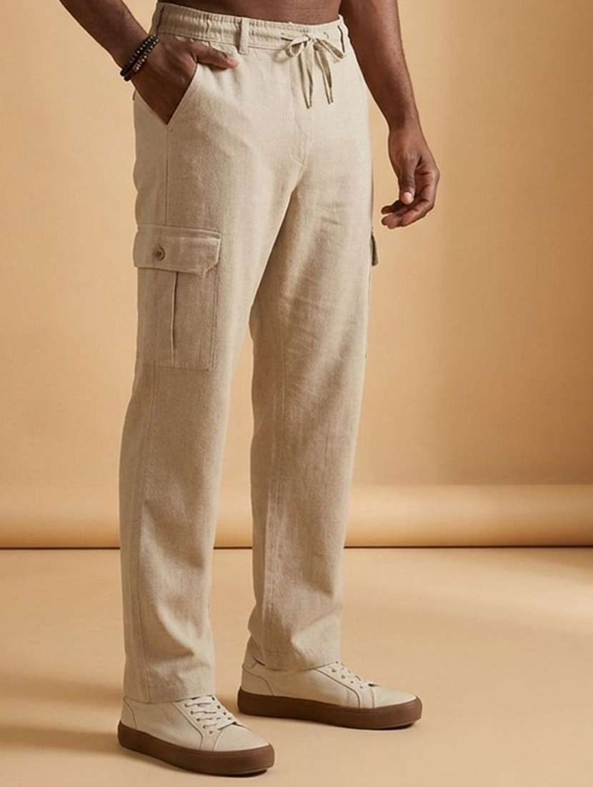 men solid mid rise regular fit cargo pant