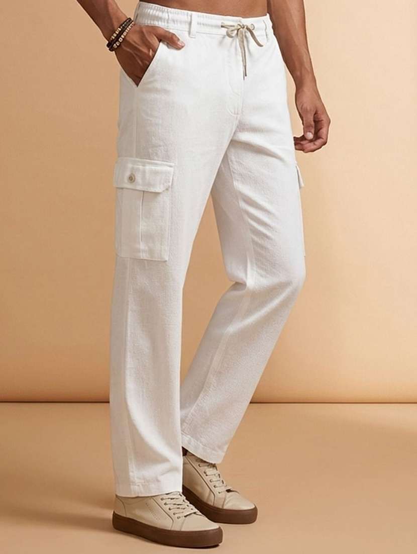 men solid mid rise regular fit cargo pant