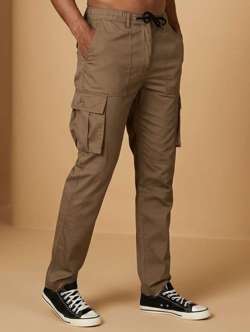men solid mid rise regular fit cargo pant