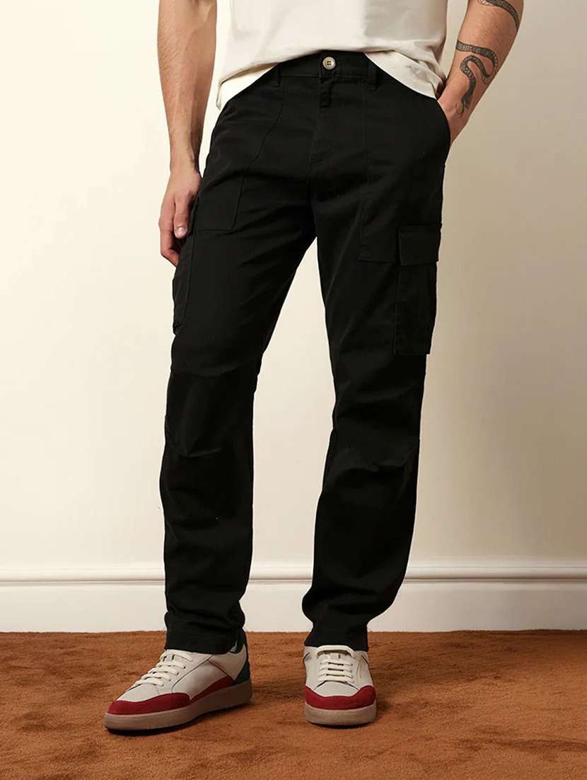 men solid mid rise regular fit cargo pant