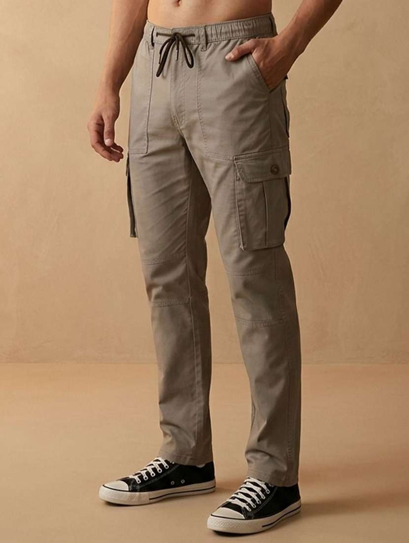 men solid mid rise regular fit cargo pant