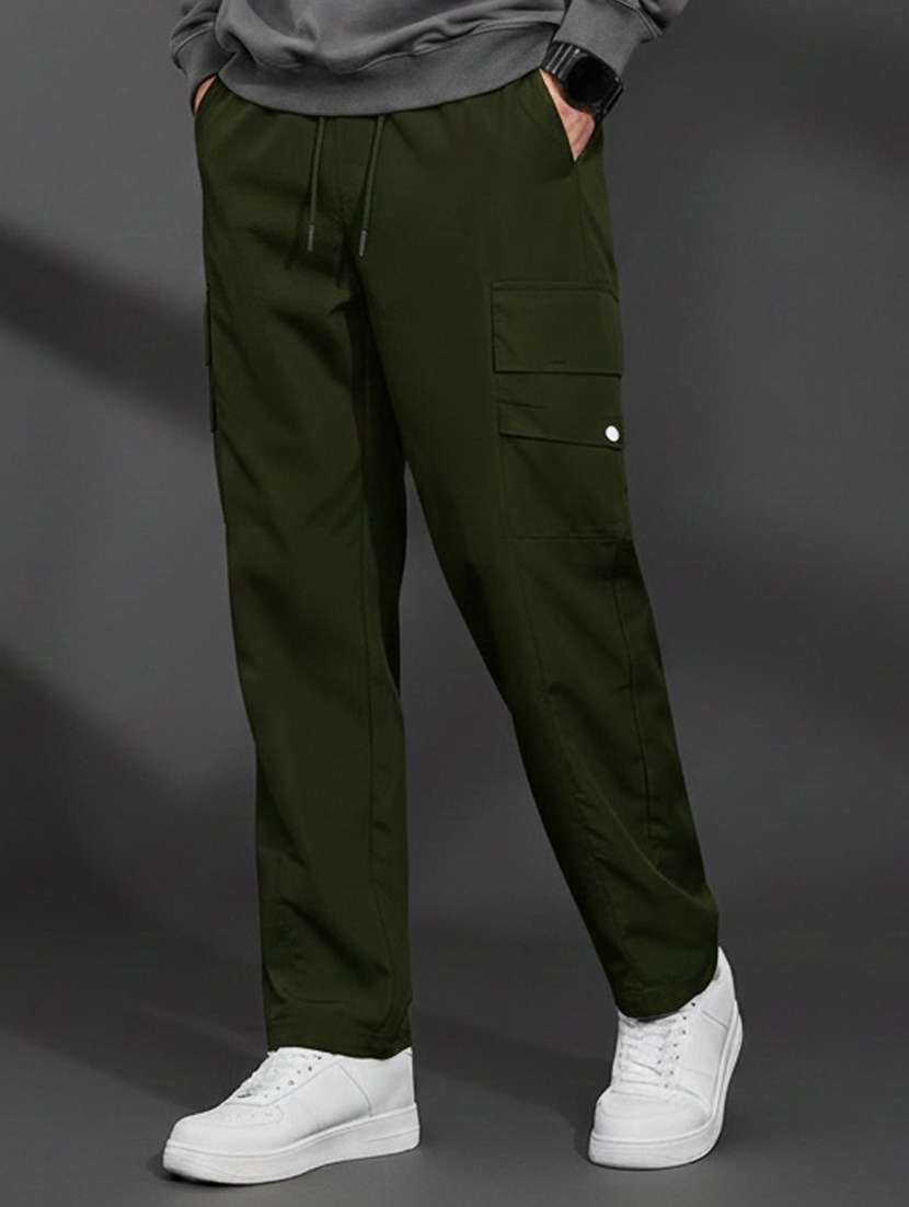 men solid mid rise regular fit cargo pant