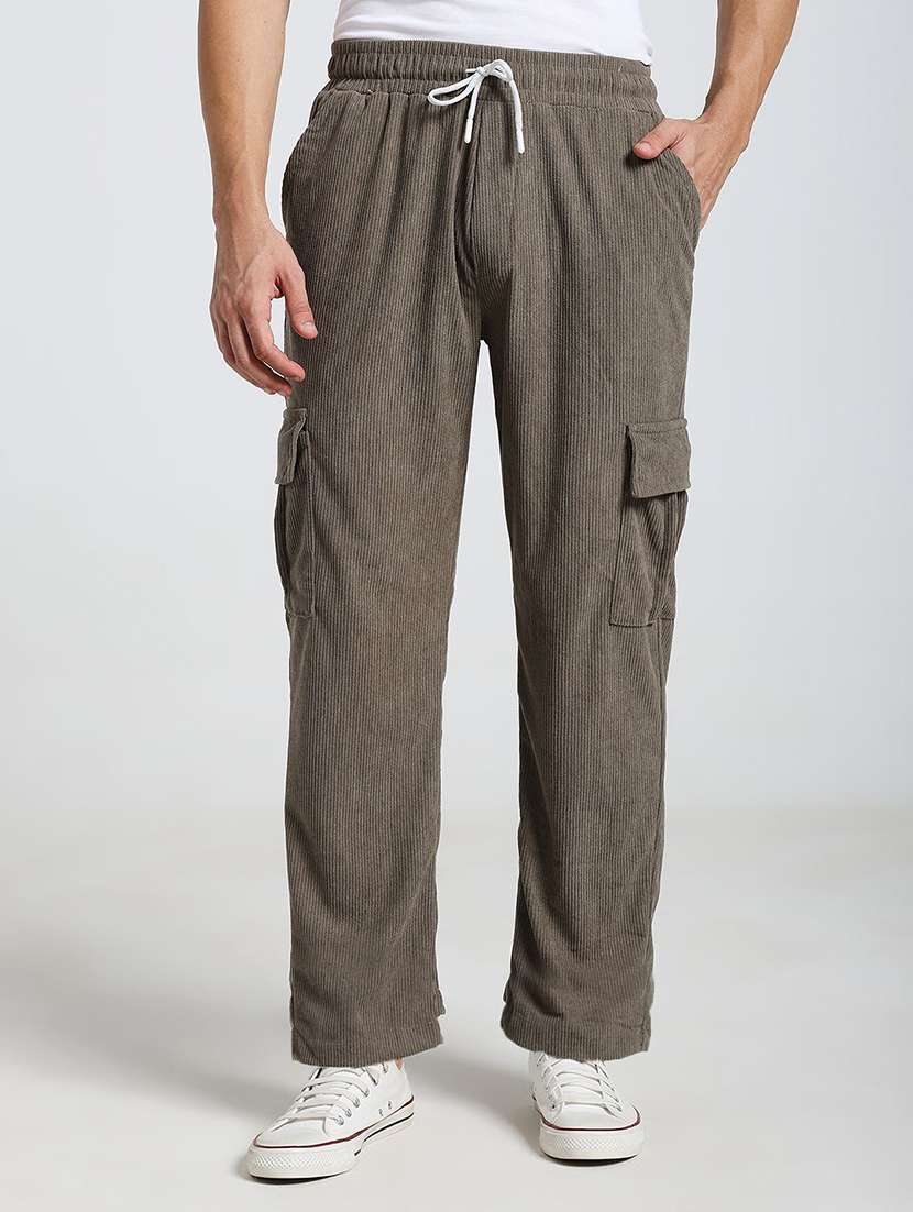 men textured mid rise regular fit cargo pant