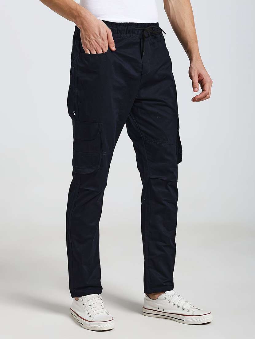 men solid mid rise regular fit cargo pant