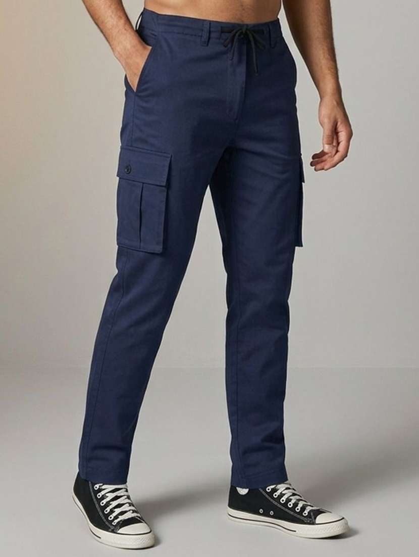 men solid mid rise regular fit cargo pant
