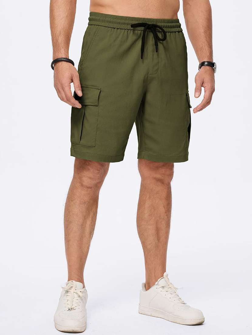 men solid mid rise regular fit cargo shorts